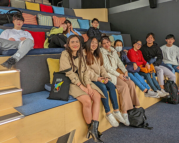 Are You Looking for a Reputable English School? Call Us Now!